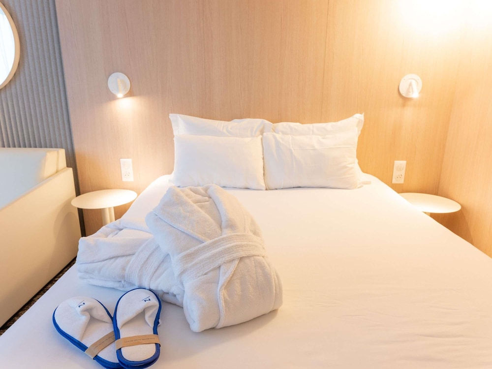 Habitación ejecutiva con 1 cama doble y 1 sofá - cama para 1 persona del hotel Novotel Macon Nord Autoroute du Soleil