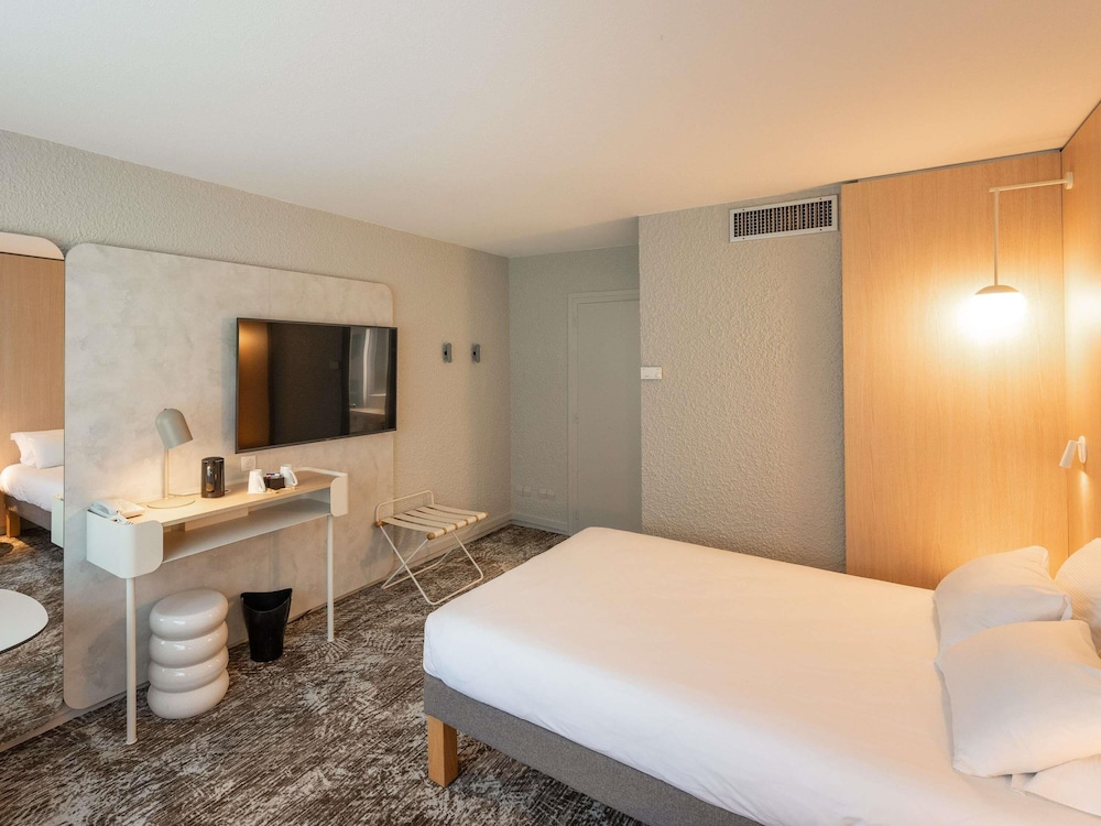 Habitacion Superior con 1 cama doble y Sofa del hotel Novotel Macon Nord Autoroute du Soleil. Foto 3