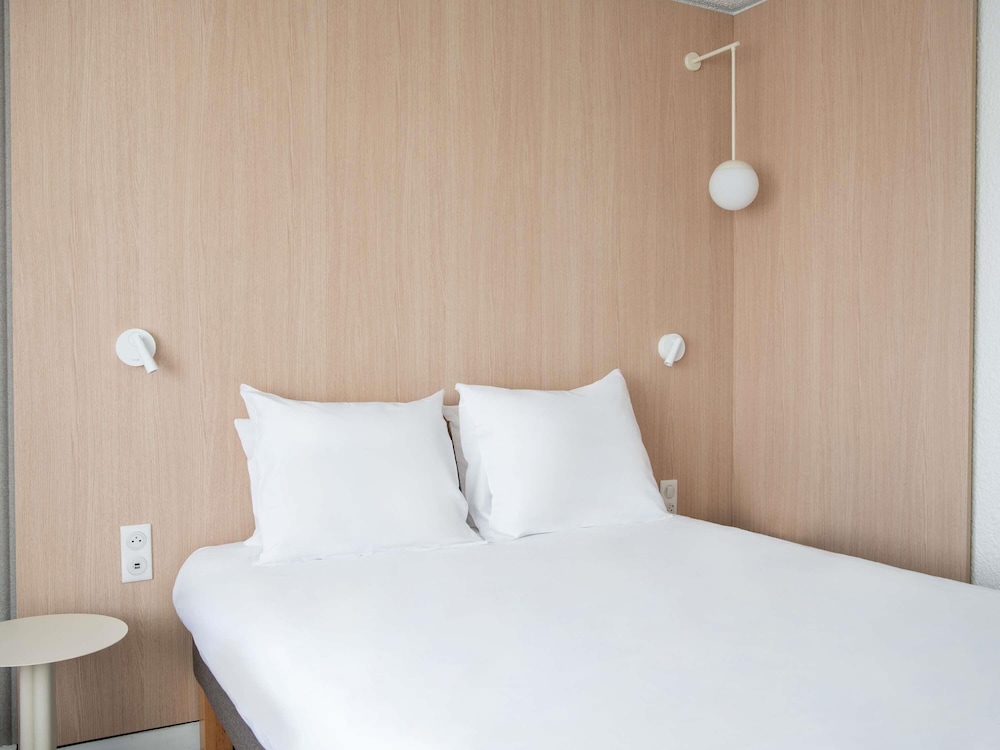 Habitacion Superior con 1 cama doble y Sofa del hotel Novotel Macon Nord Autoroute du Soleil. Foto 4
