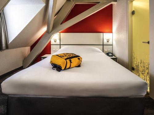 Habitación Doble Estándar con 1 cama individual del hotel Ibis Styles Strasbourg Centre Gare. Foto 1
