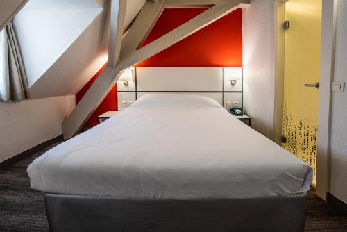 Habitación Doble Estándar con 1 cama individual del hotel Ibis Styles Strasbourg Centre Gare. Foto 4