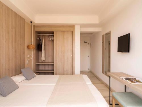 Habitación Deluxe del hotel Ona Palmira Paguera. Foto 3