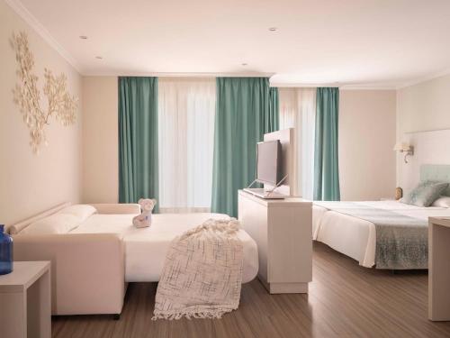 Deluxe Double Room With 1 Or 2 Beds del hotel Ona Palmira Paguera. Foto 3