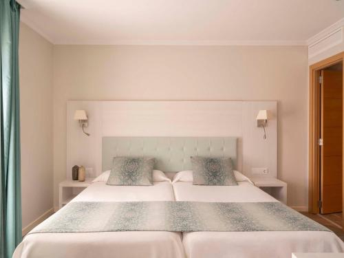 Deluxe Double Room With 1 Or 2 Beds del hotel Ona Palmira Paguera. Foto 4