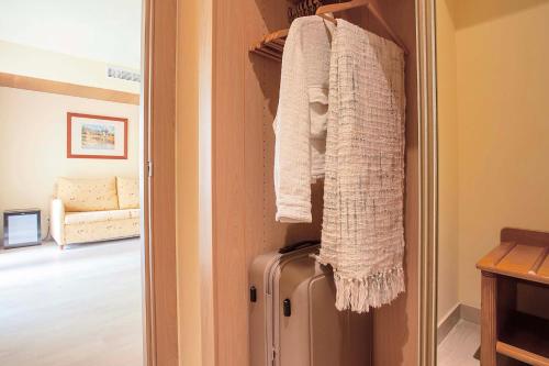 Habitación Doble con Cama supletoria del hotel Ona Palmira Paguera. Foto 4
