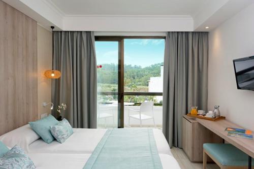 Habitación Deluxe del hotel Ona Palmira Paguera. Foto 4