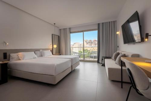 Habitación Doble con vistas a la ciudad y balcón del hotel Hm Jaime Iii