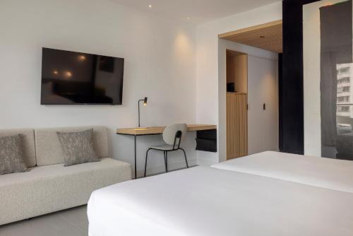 Habitación Doble con vistas a la ciudad y balcón del hotel Hm Jaime Iii. Foto 4