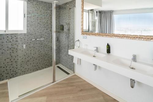 Suite Deluxe con vistas al mar del hotel Amic Horizonte. Foto 3