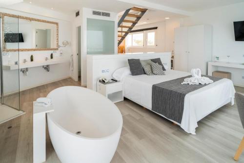 Suite Deluxe con vistas al mar del hotel Amic Horizonte. Foto 5