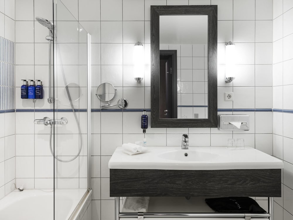 Habitación superior con cama doble o individual del hotel Mercure Klaipeda City. Foto 4