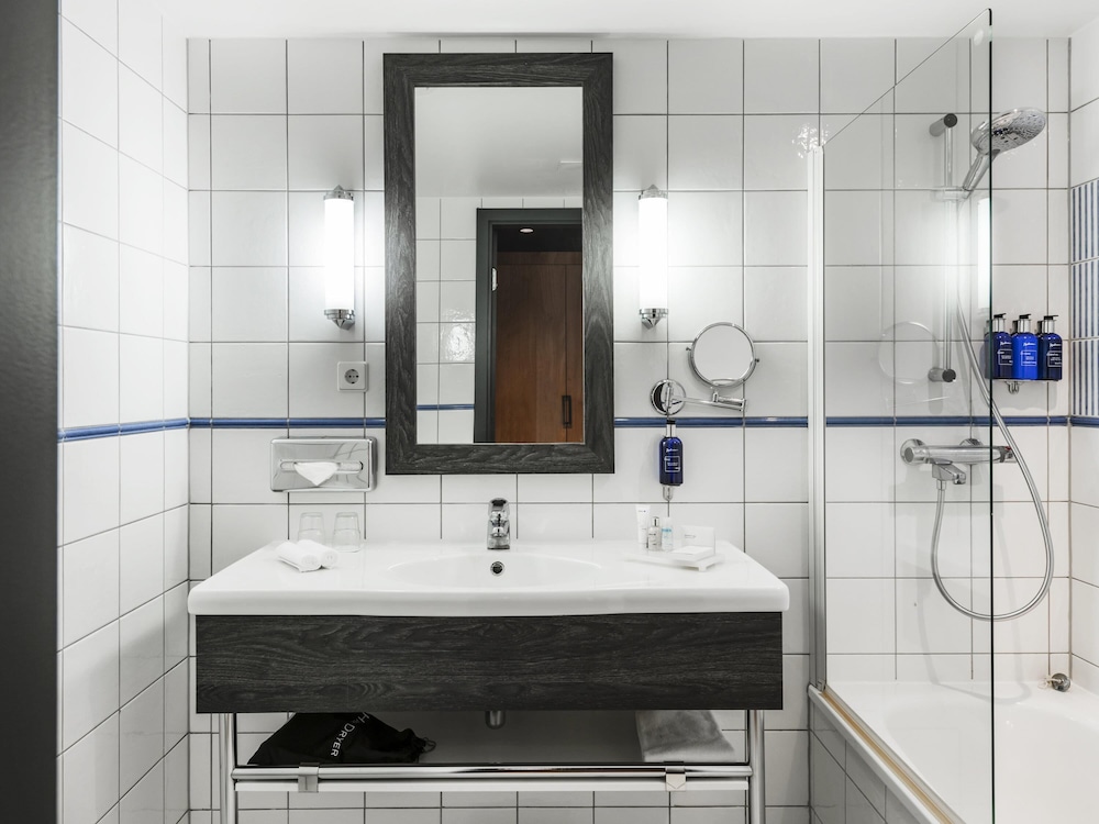 Habitación Privilege con cama queen del hotel Mercure Klaipeda City. Foto 6