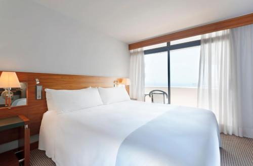 Habitación Premium con vistas al mar del hotel Palma Bellver Affiliated By Meliá. Foto 3