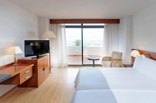 Habitación Estándar con vistas a la ciudad del hotel Palma Bellver Affiliated By Meliá. Foto 2
