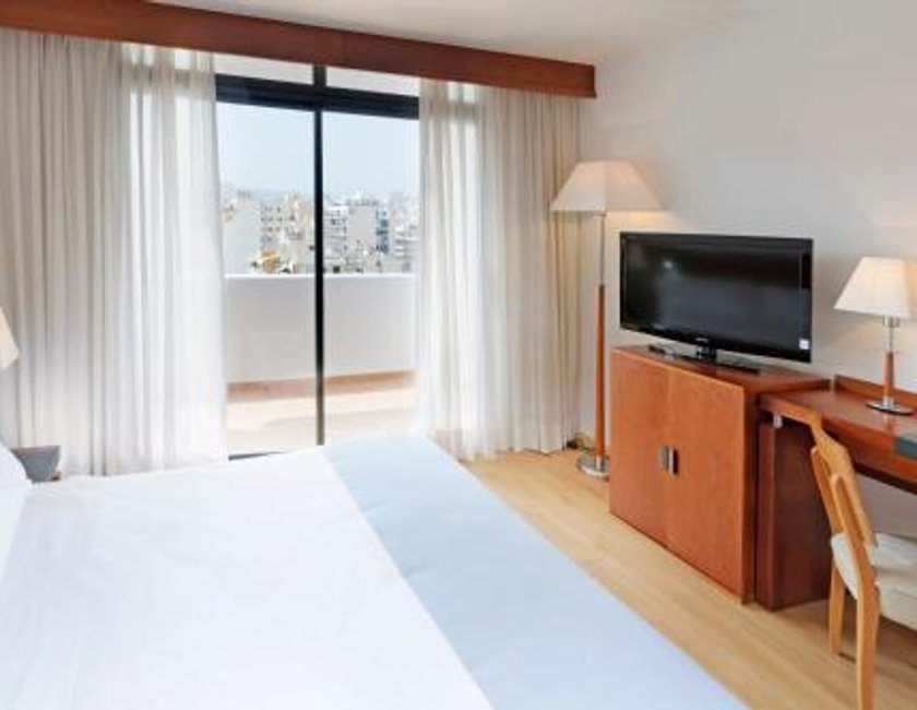 Habitación Estándar con vistas a la ciudad del hotel Palma Bellver Affiliated By Meliá. Foto 3