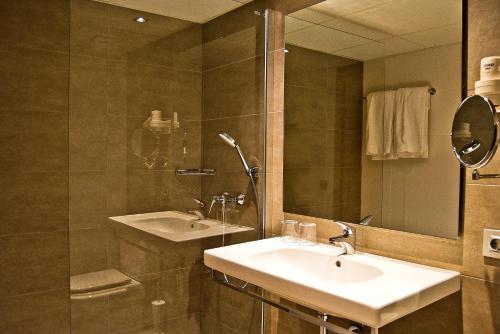 Habitación Doble con balcón - 1 o 2 camas del hotel BQ Augusta. Foto 10