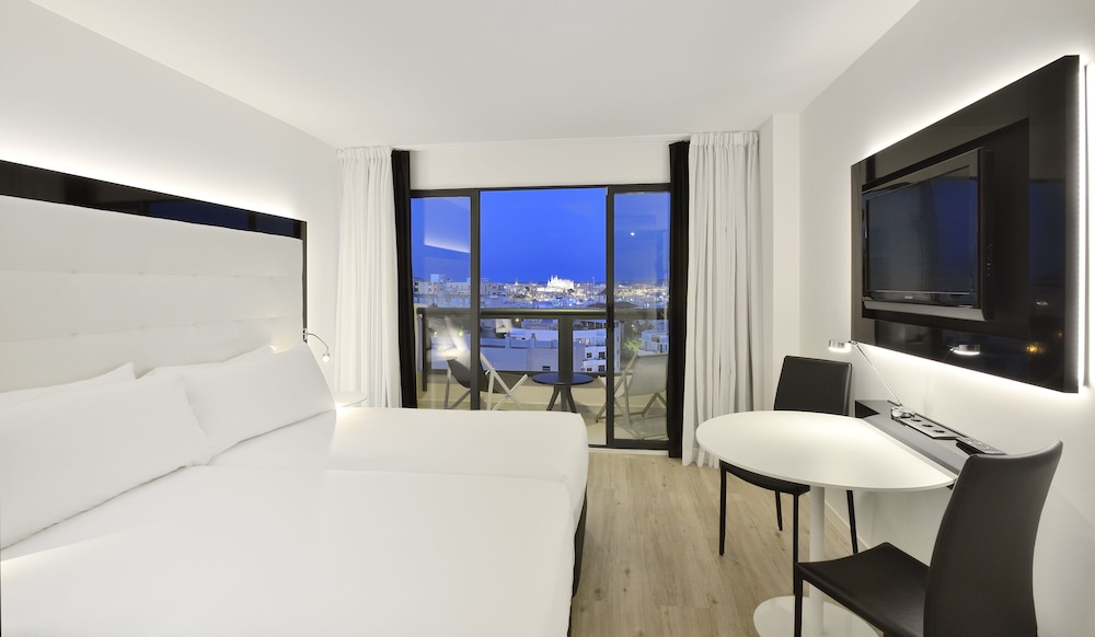 Habitación Premium INNSiDE Vistas a la Bahía del hotel Innside By Meliá Palma Bosque. Foto 1