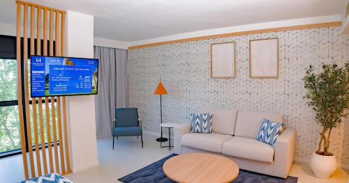 Suite Junior con bañera de hidromasaje del hotel Isla Mallorca and Spa