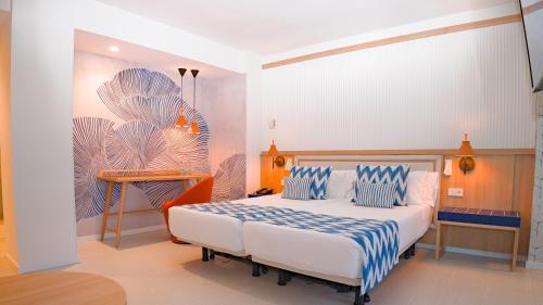 Suite Junior con bañera de hidromasaje del hotel Isla Mallorca and Spa. Foto 1