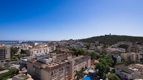 Suite Junior con vistas y bañera de hidromasaje del hotel Isla Mallorca and Spa. Foto 1