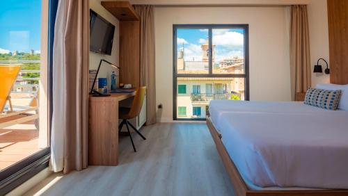 Habitación Premium con terraza del hotel Isla Mallorca and Spa. Foto 6