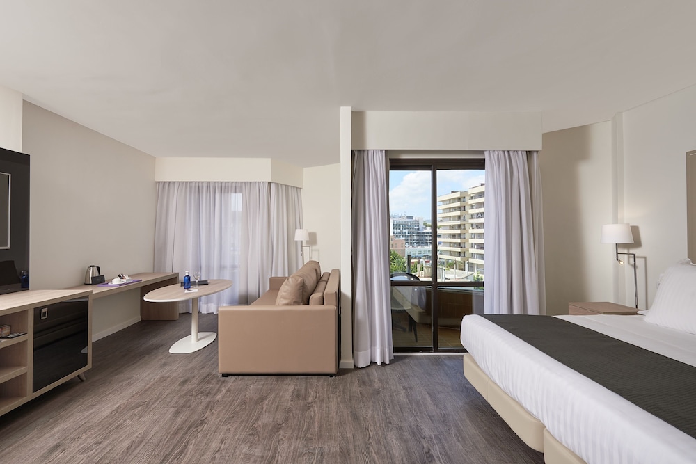 Family Room Vista calle del hotel Melia Palma Marina