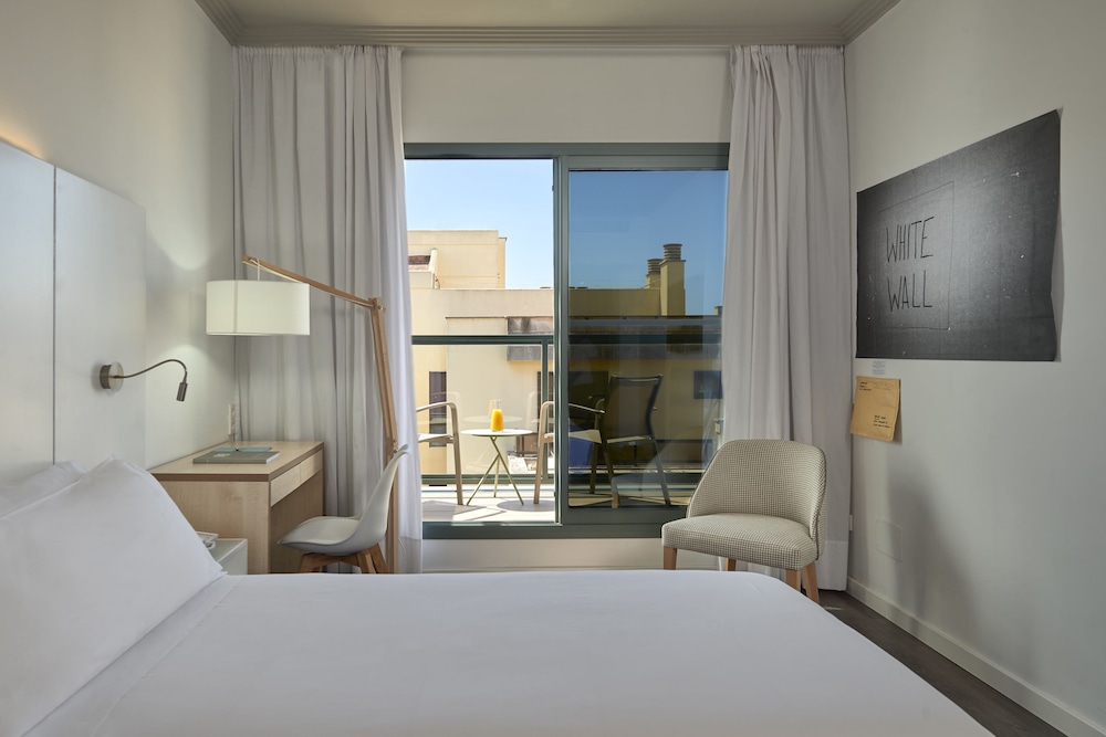 Habitación Innside con balcón del hotel Innside By Meliá Palma Center. Foto 1