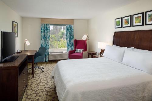 Habitación con cama extragrande. del hotel Hilton Garden Inn Arcadia/pasadena Area. Foto 2