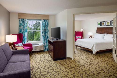 Suite de 1 dormitorio con sofá cama - Cama extragrande del hotel Hilton Garden Inn Arcadia/pasadena Area. Foto 4