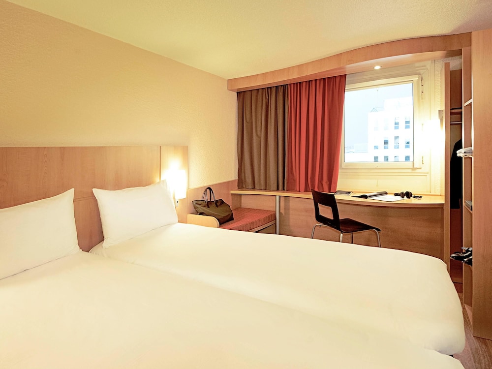 Habitación con 2 camas individuales, 2 camas individuales del hotel Ibis Bristol Temple Meads Quay