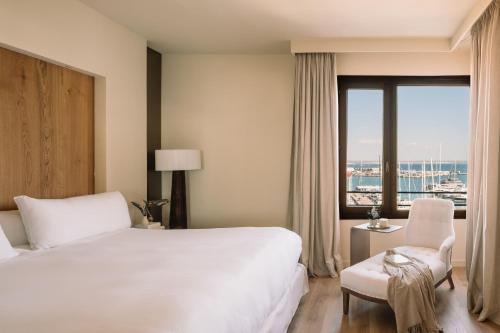 Suite Red Level con vistas al mar y la catedral del hotel Victoria Gran Meliá. Foto 8