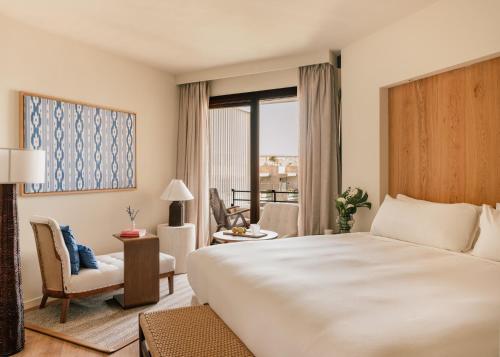 Habitación Premier con vistas a la catedral del hotel Victoria Gran Meliá. Foto 1