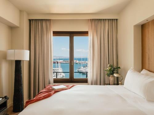 Suite Junior Red Level con vistas al mar y la catedral del hotel Victoria Gran Meliá. Foto 3