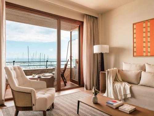 Suite Junior Red Level con vistas al mar y la catedral del hotel Victoria Gran Meliá. Foto 4