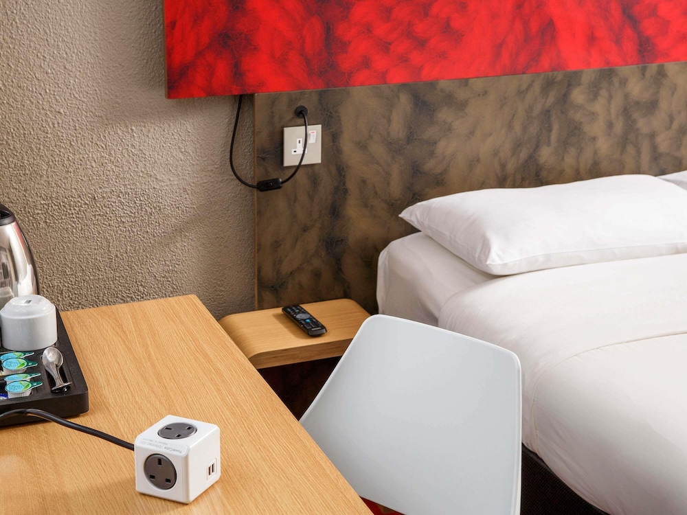 Habitación con 2 camas individuales del hotel Ibis Coventry South. Foto 1