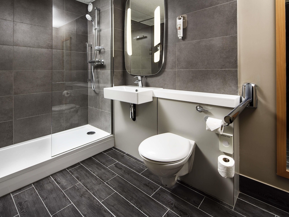 Habitación Familiar con 2 camas dobles del hotel Ibis Coventry South. Foto 5