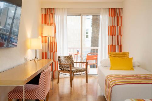 Habitación Triple Confort del hotel Hesperia Ciudad De Mallorca. Foto 2