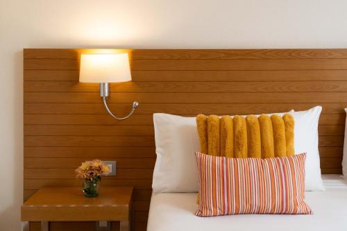 Habitación Doble Superior con vistas al jardín - 1 o 2 camas del hotel Hesperia Ciudad De Mallorca. Foto 2