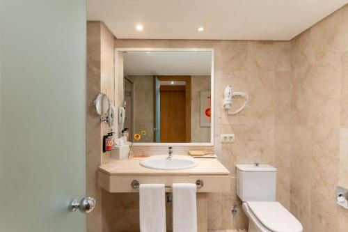 Habitación Doble Superior con vistas al jardín - 1 o 2 camas del hotel Hesperia Ciudad De Mallorca. Foto 3
