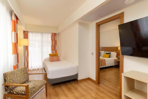 Habitación Triple Superior del hotel Hesperia Ciudad De Mallorca. Foto 1