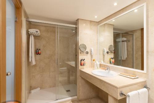 Habitación Triple Superior del hotel Hesperia Ciudad De Mallorca. Foto 5