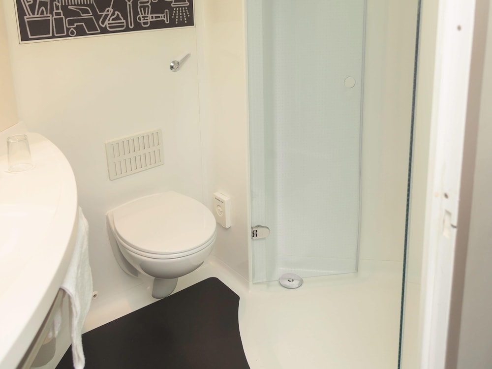 Habitación con 2 camas individuales, 2 camas individuales del hotel Ibis Glasgow City Centre – Sauchiehall St. Foto 4