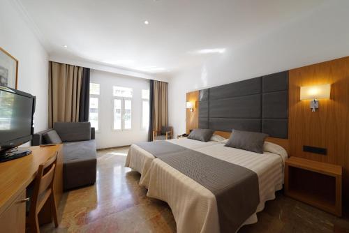 Habitación Triple del hotel Artmadams. Foto 1