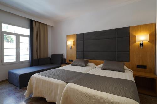 Habitación Triple del hotel Artmadams. Foto 2