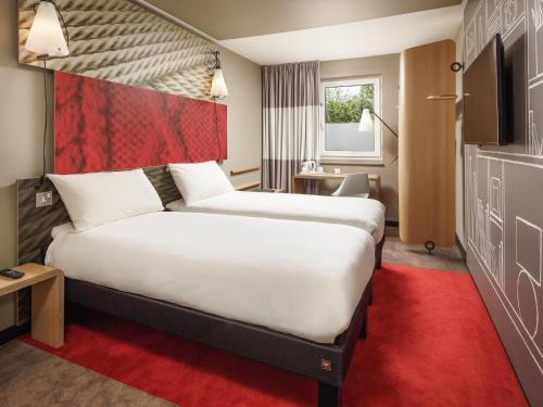 Habitación Doble Sweet - 2 camas del hotel Ibis London Docklands Canary Wharf. Foto 5