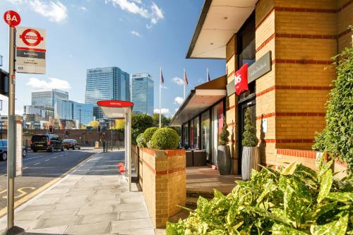 Habitación Doble Estándar del hotel Ibis London Docklands Canary Wharf. Foto 9