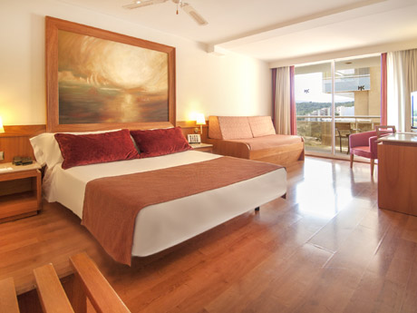 Habitación triple del hotel Catalonia Majorica. Foto 2