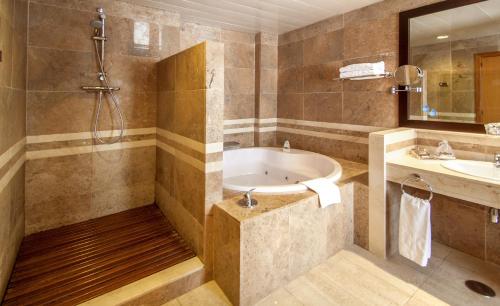 Suite Junior con terraza del hotel Catalonia Majorica. Foto 6