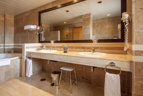 Suite Junior con terraza del hotel Catalonia Majorica. Foto 7