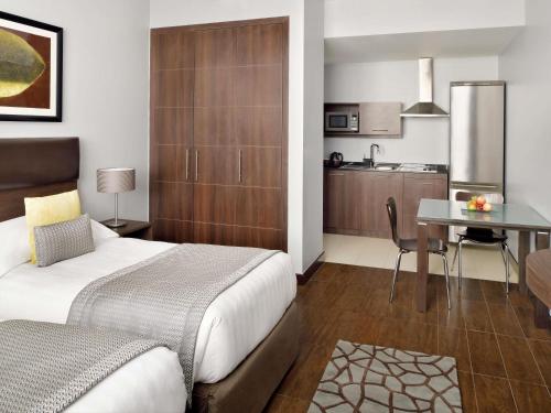 Habitación Doble Superior - 2 camas del hotel Movenpick Apartments Al Mamzar Dubai. Foto 1